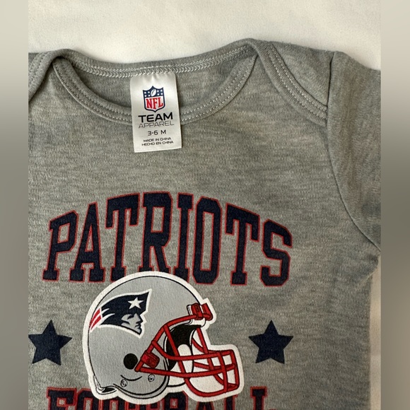 NFL Patriots - Baby Clothes Batch - Three Onesies (3-6mo), Pacifer, Infant Hat - Picture 6 of 8